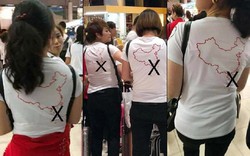 Bộ Ngoại giao lên tiếng việc 14 du khách Trung Quốc mặc áo hình “đường lưỡi bò“