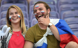 Nga dạy người dân cười để đón khách mừng FIFA World Cup 2018