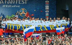 Hàng nghìn fan “gây bão” tại Moscow vì tuyển Nga