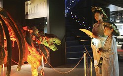 Du khách Nhật hứng khởi với bảo tàng “khách sạn khủng long”