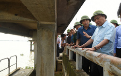 Hủy làm việc tại Hải Phòng, Thủ tướng gấp rút về Ninh Bình chỉ đạo ứng phó ngập lụt