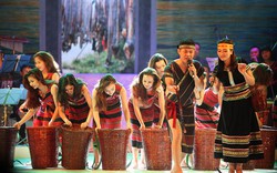 Trình diễn dân ca, dân vũ Quảng Bình tại Ngày hội văn hóa các dân tộc miền Trung