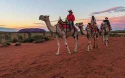 Chỉ được hưởng 7% lợi nhuận du lịch, thổ dân núi đá Uluru đe dọa du khách