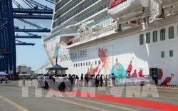 Du thuyền siêu sang Genting Dream cập cảng Cái Mép (Vũng Tàu) 