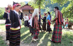 Lập lớp truyền dạy văn hóa phi vật thể cho dân tộc Chứt tại Quảng Bình
