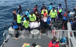 Trục vớt tàu du lịch Phoenix bị chìm ở ngoài khơi Phuket