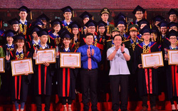 Bí thư Thành ủy Hà Nội dự Lễ tuyên dương 100 thủ khoa xuất năm 2016