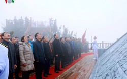 Hình ảnh Chủ tịch nước dự lễ thượng cờ trên đỉnh Fansipan