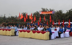 Hà Tĩnh: Đoàn viên, TN ra quân vệ sinh bờ biển nhân ngày thành lập Đoàn