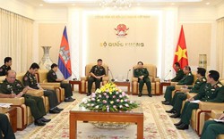 Bộ trưởng Bộ Quốc phòng tiếp Đoàn công tác Quân đội Hoàng gia Campuchia