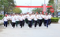 Bộ trưởng Nguyễn Ngọc Thiện tham gia Ngày chạy Olympic Vì sức khỏe toàn dân