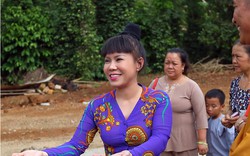 Việt Hương quyên góp tiên xây chùa tại Bình Phước 