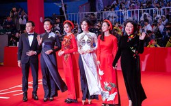 Ngô Thanh Vân đưa áo dài Việt 'thao túng' thảm đỏ LHP Busan 2017