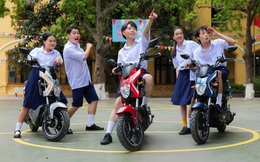 Vừa đầu năm học mới, hàng loạt bạn trẻ bất ngờ nhận ra “bị trùng crush” với Đức Phúc và Hậu Hoàng