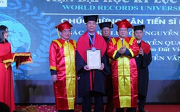 Anh hùng Lao động Nguyễn Quang Mâu nhận danh hiệu Tiến sĩ danh dự của Việt Đại học Kỷ lục Thế giới