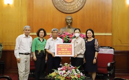 Trường THPT ở Hà Nội quyên góp nửa tỷ đồng cho công tác phòng, chống dịch COVID-19