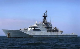 7 chiến hạm Nga bị Hải quân Anh bám đuôi, báo Nga mỉa mai: Họ điều con tàu gỉ sét theo dõi chúng tôi