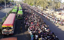 7 ngày qua ảnh: Người dân Ấn Độ đổ xô rời thủ đô về quê tránh dịch