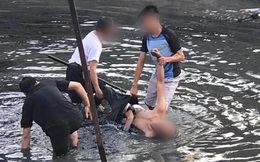 Hà Nội: Nam thanh niên có biểu hiện lạ, hò hét nhảy xuống sông Kim Ngưu “tắm tiên”