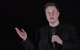 Elon Musk lại &quot;phá đảo&quot; Twitter: Tuyên bố giá cổ phiếu Tesla quá cao, đòi bán hết nhà cửa, bị bạn gái dỗi cũng phải kể cho thiên hạ biết