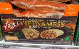 Món “bánh mì cuộn” mới xuất hiện của chuỗi siêu thị Mỹ khiến dân mạng phẫn nộ, bị chỉ trích vì “phá huỷ” bánh mì Việt Nam truyền thống
