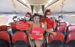 Vietjet Thái Lan khai trương đường bay Bangkok – Khon Kaen với màn biểu diễn của ca sỹ nổi tiếng Thái Lan Ying-Lee trên tàu bay
