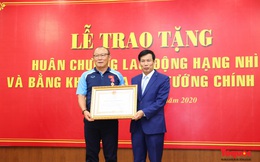 Ông Park Hang-seo trở thành HLV nước ngoài đầu tiên trong lịch sử bóng đá Việt Nam nhận Huân chương Lao động hạng Nhì