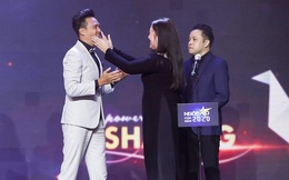 Thanh Duy xúc động cảm ơn NSND Hồng Vân khi nhận giải &quot;Nam ngôi sao phim ảnh&quot;