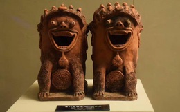 Những cổ vật &quot;lạc loài&quot; trong viện bảo tàng khiến bạn không thể nhịn cười