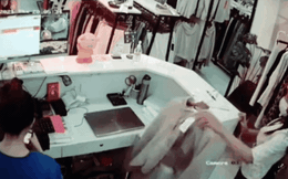 Dùng thủ đoạn tinh vi để vào shop quần áo ăn cắp điện thoại, &quot;nữ quái&quot; nghiệp dư bị lộ tẩy vì... giật mình!