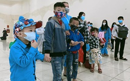 21 xe khách đưa hơn 500 học sinh và giáo viên &quot;mắc kẹt&quot; tại TP HCM về Hà Tĩnh