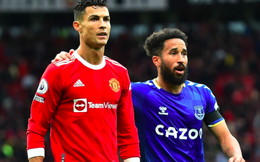 Người hùng Everton hé lộ cách xin áo của Ronaldo đang bực tức