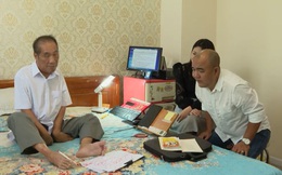 Quốc Thuận tới nhà thăm thầy giáo Nguyễn Ngọc Ký: Tôi bị suy thận, đã chạy thận nhân tạo 11 năm