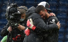 Thủ môn Alisson rơi nước mắt, tiết lộ lý do giúp anh ghi bàn phút bù giờ cuối hồi sinh Liverpool