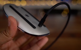 Apple đừng bắt Magic Mouse &quot;chổng ngược&quot; lên để sạc nữa, hãy học hỏi cách này của Lenovo