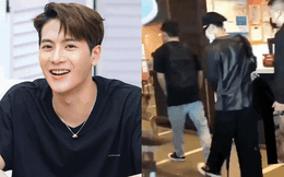 Khoảnh khắc gây sốt nhất hôm nay: Gặp nhóc tì bị tuột dây áo, Jackson Wang (GOT7) có hành động tinh tế khiến netizen nức nở