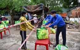 Thêm 3.000 giỏ quà nghĩa tình trao đến tay người dân tại các khu phong tỏa