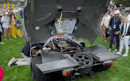 Nổ máy chiếc Porsche 917 phức tạp và nguy hiểm đến nỗi một người suýt bị kéo đi chỉ bởi một hành động bất cẩn nhỏ