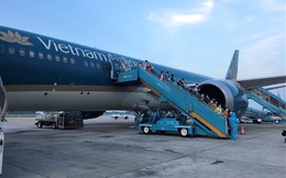 Vietnam Airlines hợp tác Traveloka vận chuyển 60 y bác sĩ hoàn thành nhiệm vụ
