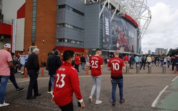 Fan MU xếp hàng dài chờ mua áo đấu của Ronaldo