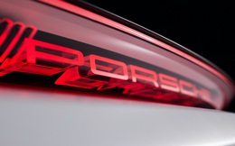 Porsche hé lộ xe mới ra mắt ngày mai với cụm đèn hậu 3D