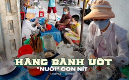 Hàng bánh ướt &quot;mua nhiêu cũng bán&quot; suốt 50 năm, có tiếng như bữa cơm nhà &quot;nuôi&quot; con nít trong xóm từ nhỏ đến khi lên đại học