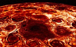 Xếp thành hình dạng kỳ lạ, những cơn lốc xoáy khổng lồ trên Sao Mộc khiến giới khoa học sửng sốt