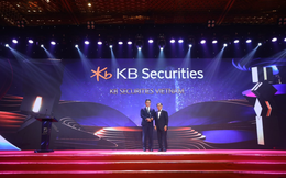 KBSV tiếp nhận giải thưởng Enterprise Asia và lọt Top 10 thị phần HNX