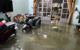 Mưa ngập lịch sử tại Đà Nẵng: Nhiều nơi cúp điện, người dân hối hả ôm đồ chạy lụt trong đêm