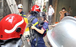Hà Nội: Một ngày xảy ra 2 vụ cháy ở cùng con phố, nhiều người mắc kẹt