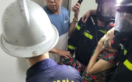 Hà Nội: Cháy chung cư Victoria Văn Phú, cảnh sát cứu 2 người mắc kẹt 