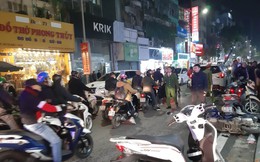 Hà Nội: Ô tô bất ngờ phóng nhanh, lao vào nhiều người đang đỗ xe máy trên phố Bạch Mai