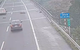 Đi bộ băng ngang cao tốc, người phụ nữ bị ô tô húc văng, tử vong tại chỗ