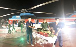 Vượt mưa gió, trực thăng quân đội đưa ngư dân bị đột quỵ từ Trường Sa vào đất liền cứu chữa 